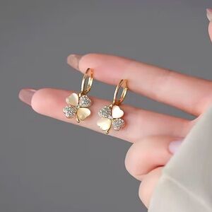 New Women's Rhinestones Four-leaf Clover Earrings Stud Small Fashion Jewelry